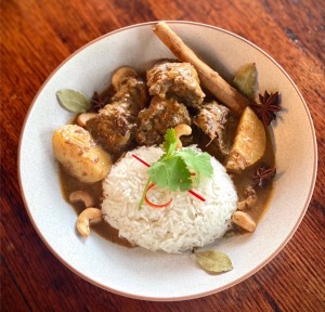 Massaman beef w/rice