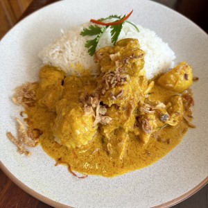Yellow curry chicken w/rice